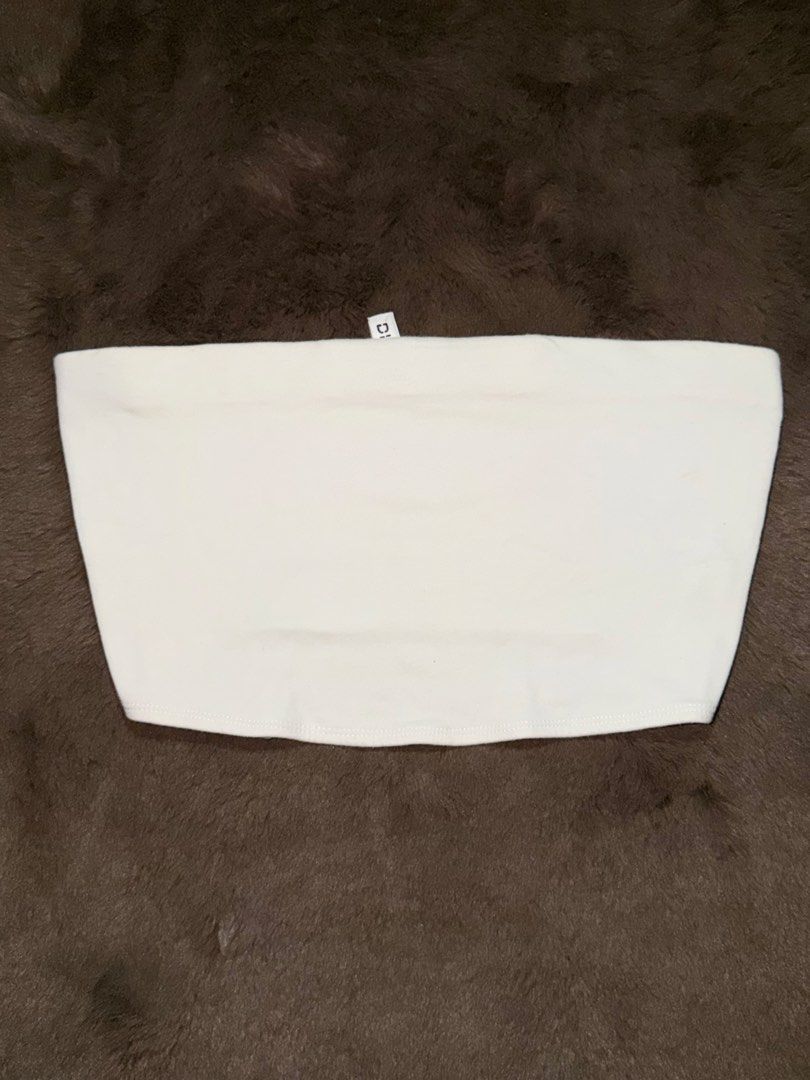 H&M DIVIDED white cropped tube top (Category: Sleeveless) located in Valenzuela. Submitted by julijulyxoxo (Listing ID 1466801890, Image 1). Description: MOP: maribank, gcash, maya MOD: J&T Express Item is unwashed. Please wash immediately before wearing! 📍san miguel bulacan .