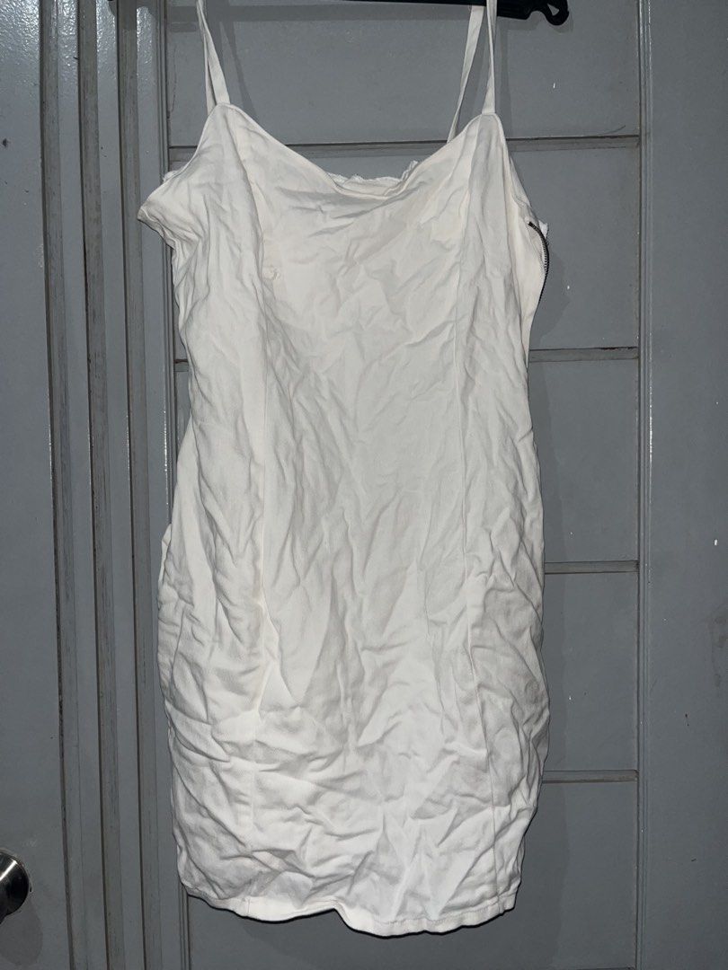 H&M Divided White Denim Strap Dress Size M (Category: Dresses) located in Mandaluyong City. Submitted by yujee (Listing ID 1466821232, Image 1). Description: - straps are not adjustable - MOP GCASH - lalamove around MM .