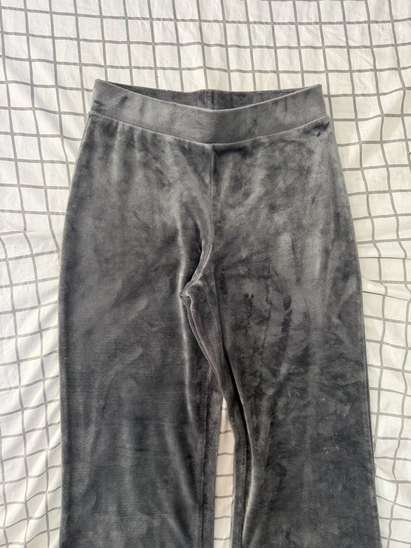 H&M Kids Flared Velour Trousers (Category: Babies & Kids Fashion) located in Manila. Submitted by pinkyswearshop2.0 (Listing ID 1466834169, Image 2). Description: .