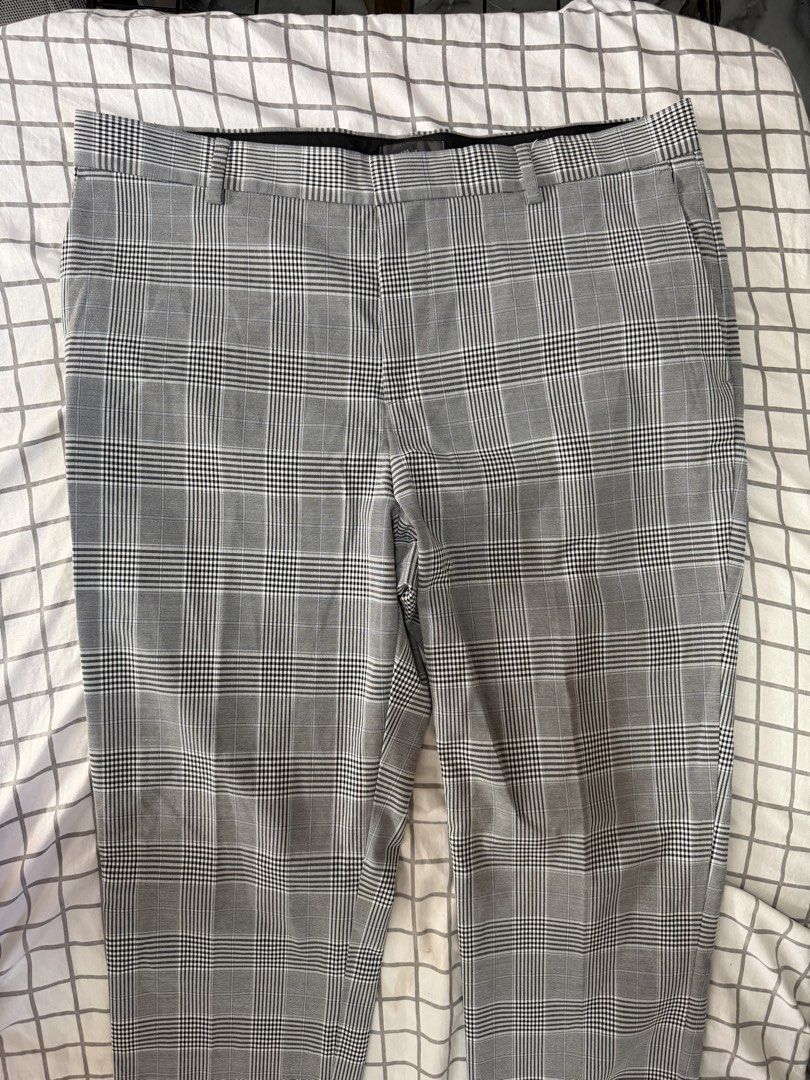 H&M Men's Gray Slim fit pants (Category: Trousers) located in Manila. Submitted by pinkyswearshop2.0 (Listing ID 1466830981, Image 2). Description: .
