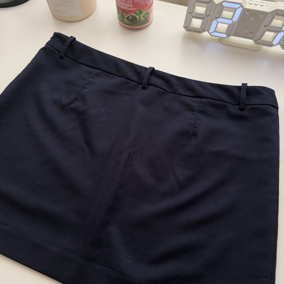 H&M Navy Blue Skirt (Category: Skirts) located in Las Pinas. Submitted by francesca.finds (Listing ID 1466810903, Image 1). Description: - LAST PRICE - dm for photo when worn - size: 42.