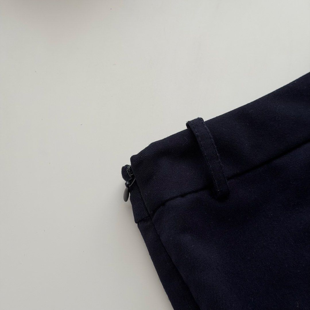 H&M Navy Blue Skirt (Category: Skirts) located in Las Pinas. Submitted by francesca.finds (Listing ID 1466810903, Image 2). Description: - LAST PRICE - dm for photo when worn - size: 42.