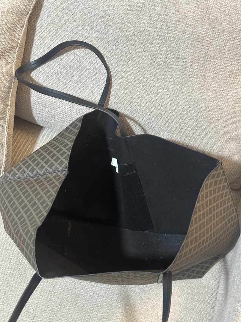 H&M Patterned Tote Bag (Category: Tote Bags) located in Makati City. Submitted by biancak20 (Listing ID 1466814119, Image 3). Description: - Brand: H&M - Design: Dark geometric pattern with black piping - Straps: Comfortable black shoulder straps - Interior: Black fabric lining with convenient slip pocket and H&M brand tag - Usage: Spacious everyday bag, perfect for daily essentials.