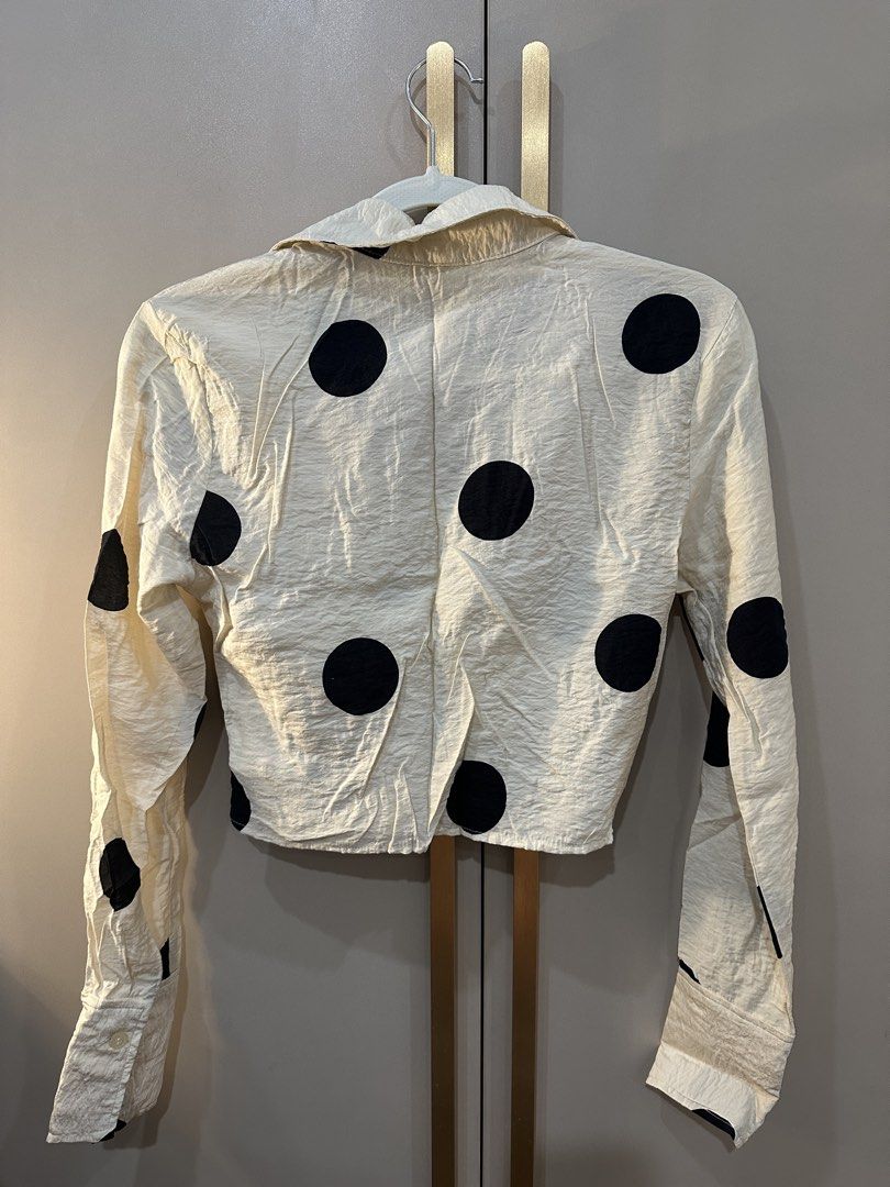H&M Polka Dot Top (XS) (Category: Longsleeves) located in General Trias. Submitted by koobon (Listing ID 1466926148, Image 2). Description: .