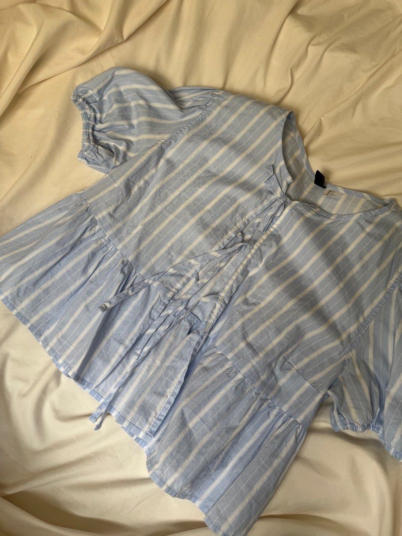 H&M Poplin Top (Category: Blouses) located in Davao. Submitted by charmisokay (Listing ID 1466803700, Image 1). Description: location: Metro Manila, Taft Avenue mop: G-cash or BDO mod: J&T or Lalamove.