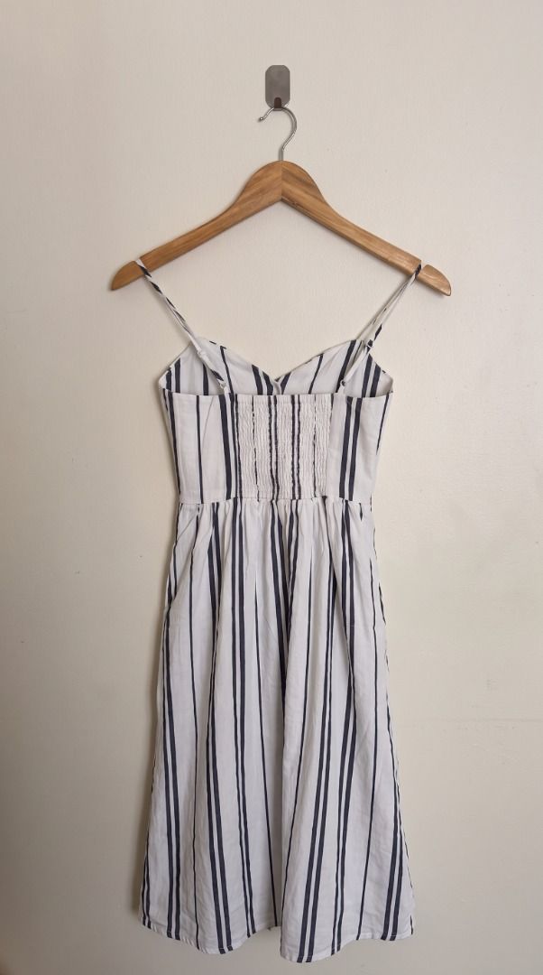H&M Striped Dress (Category: Dresses) located in Cainta. Submitted by thethriftedit_ (Listing ID 1466799580, Image 2). Description: H&M Striped Dress in blue/white Size XS 10/10 Condition Price as posted. Delivery fee will be shouldered by buyer..
