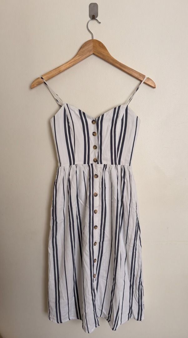 H&M Striped Dress (Category: Dresses) located in Cainta. Submitted by thethriftedit_ (Listing ID 1466799580, Image 1). Description: H&M Striped Dress in blue/white Size XS 10/10 Condition Price as posted. Delivery fee will be shouldered by buyer..