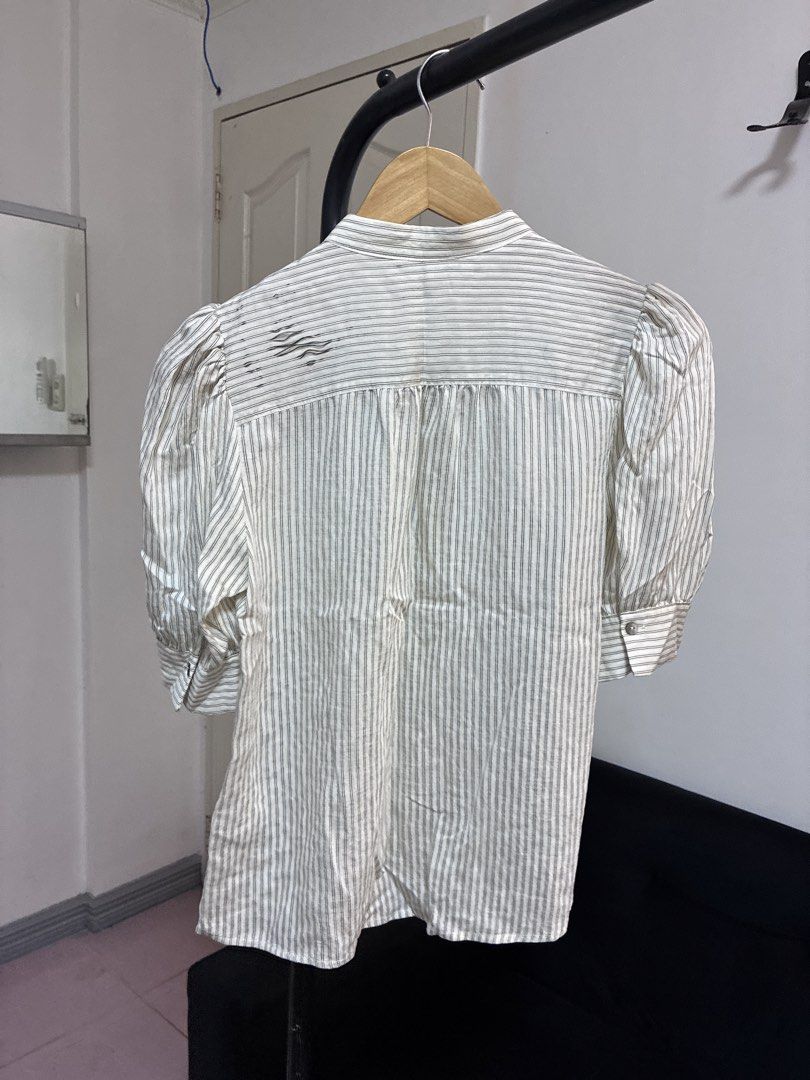H&M striped puff sleeve blouse (Category: Blouses) located in Manila. Submitted by jdjdnxei (Listing ID 1466864248, Image 2). Description: xs on tag fits up to small .