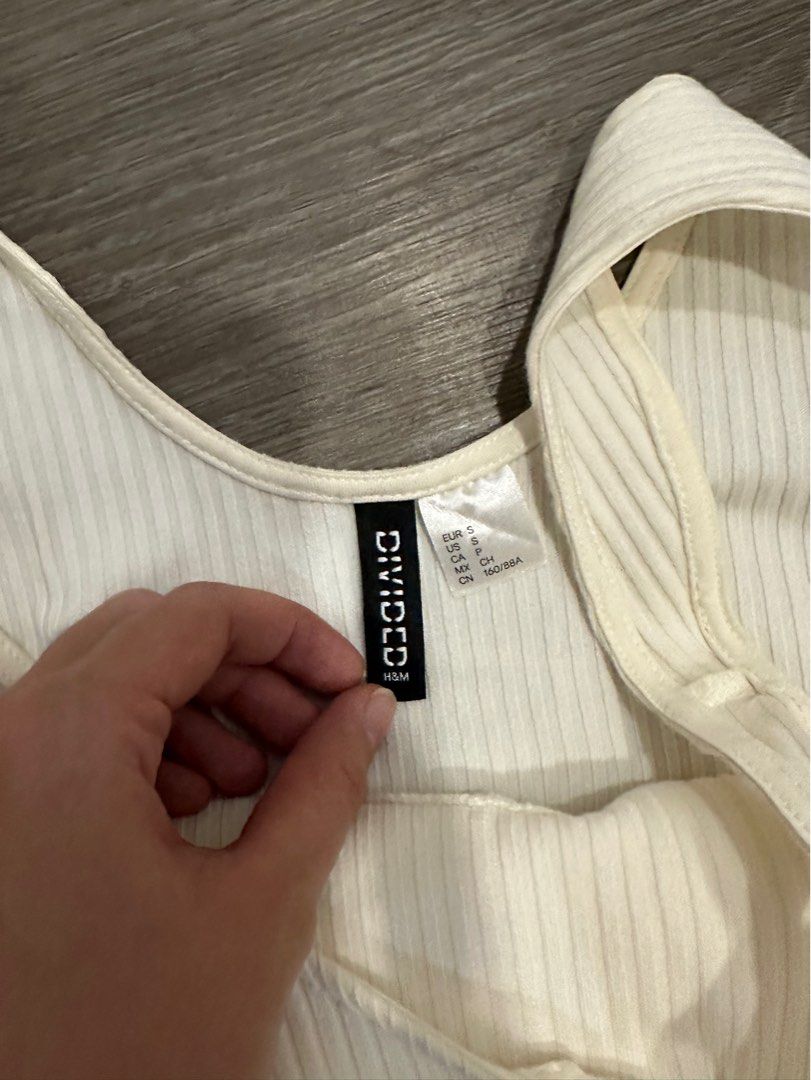 H&M white bodycon dress (Category: Dresses) located in Paranaque City. Submitted by celinegab (Listing ID 1466888194, Image 2). Description: Lightly see through.
