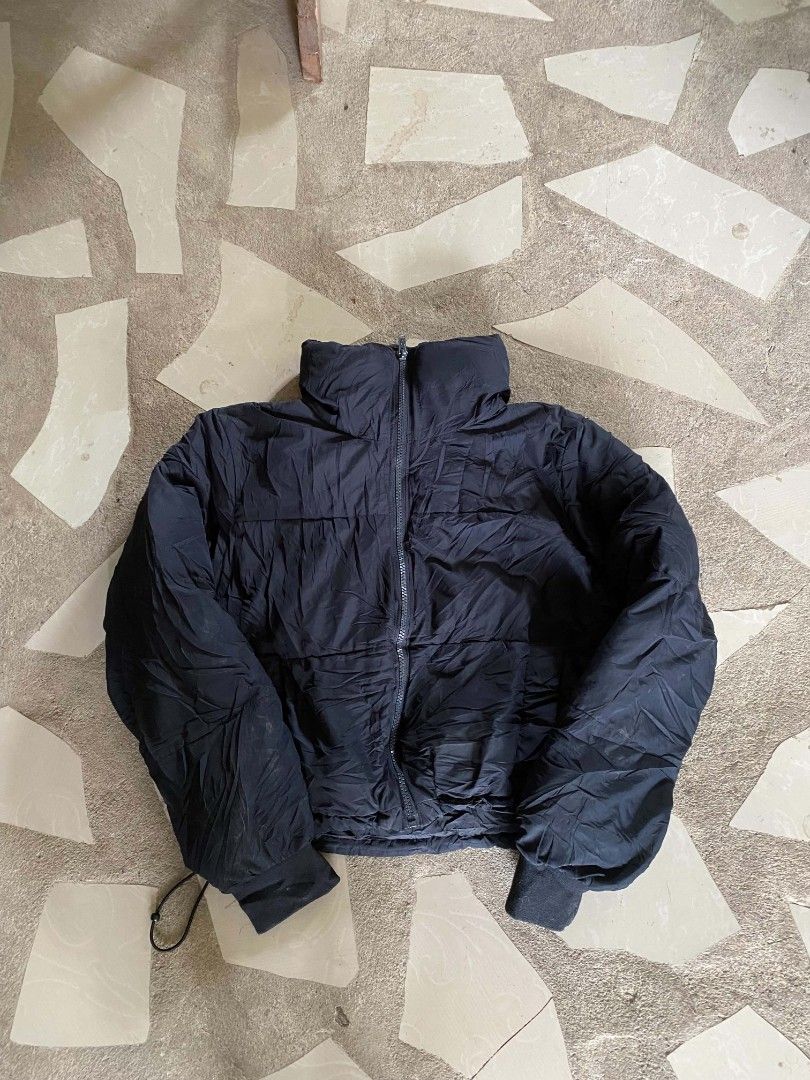 Hollister ultimate puffer collection jacket (Category: Coats, Jackets and Outerwear) located in Borongan. Submitted by thrift-real2.0 (Listing ID 1466812399, Image 1). Description: Hollister ultimate puffer crop jacket good as new 20x23 color rate:9.5/10 no issue 750 plus sf.