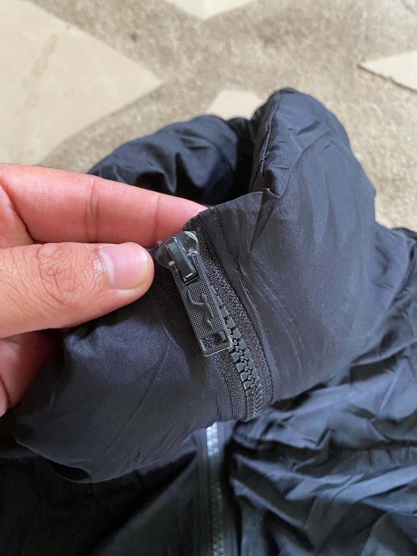 Hollister ultimate puffer collection jacket (Category: Coats, Jackets and Outerwear) located in Borongan. Submitted by thrift-real2.0 (Listing ID 1466812399, Image 2). Description: Hollister ultimate puffer crop jacket good as new 20x23 color rate:9.5/10 no issue 750 plus sf.