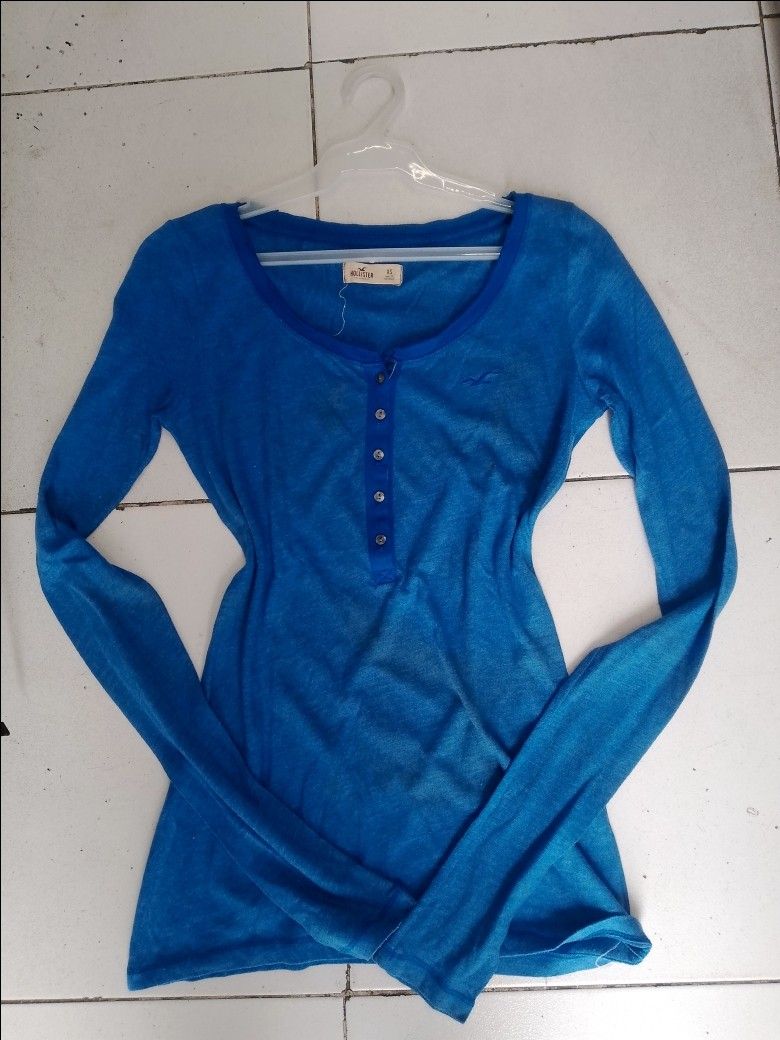 Hollister y2k (Category: Activewear) located in Manila. Submitted by gentlestone1998 (Listing ID 1466898123, Image 1). Description: Nanjan napo issue.