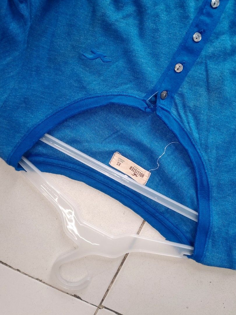 Hollister y2k (Category: Activewear) located in Manila. Submitted by gentlestone1998 (Listing ID 1466898123, Image 2). Description: Nanjan napo issue.