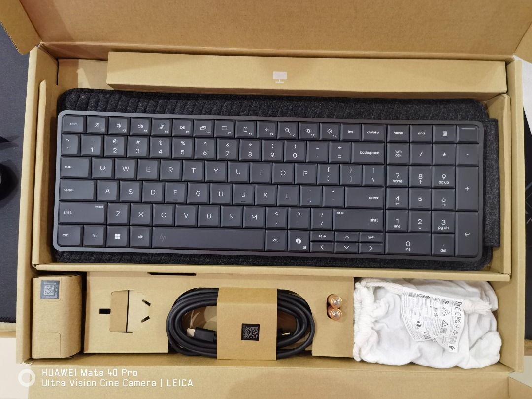 HP EliteBoard G1A Next Gen AI PC (Category: Desktops) located in Muntinlupa City. Submitted by bongskie1970 (Listing ID 1466801781, Image 1). Description: HP EliteBoard G1A Next Gen AI PC Processor: 3.5 GHz AMD Ryzen AI 7 PRO 350 8-Core. RAM: 32GB DDR5 (upgradable to 64GB) Storage: 512GB M.2 PCIe 5.0 x4 SSD Graphics: Integrated AMD Radeon 860M Connectivity: Wi-Fi 7 (802.11be), Bluetooth 6.0, USB4, USB-C 3.2 Gen 2 Operating System: Windows 11 Pro 