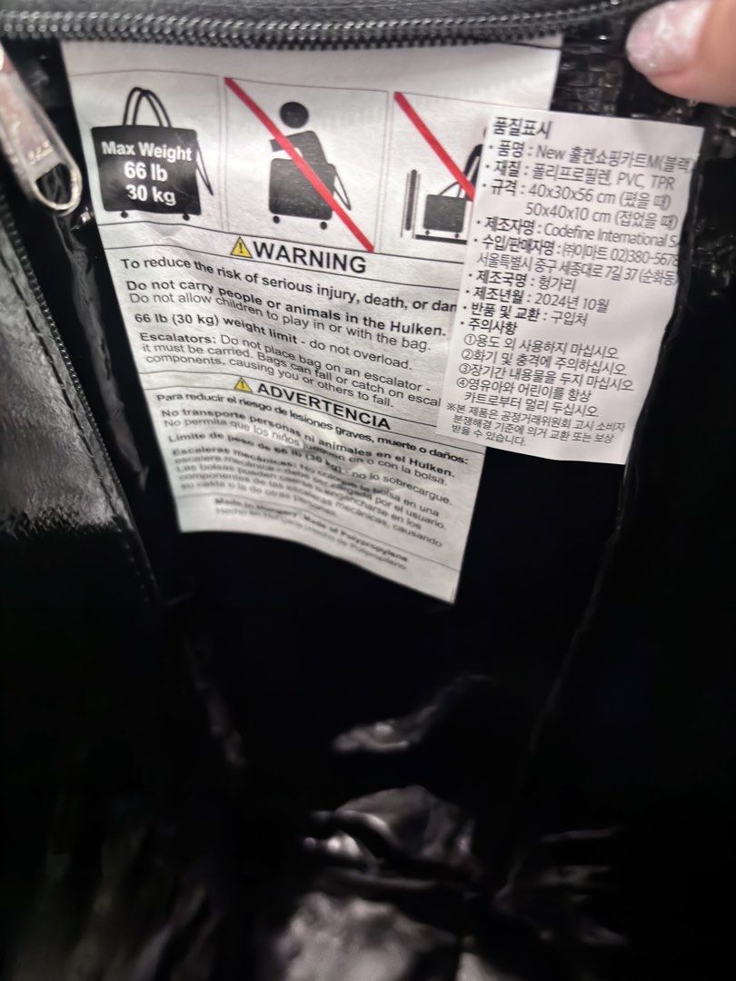 Hulken 購物車 中碼 黑色 （分類：家居改善及收納用品）位於 Hong Kong。 由 iiiiwong 提交（商品編號 1466903237，圖片 3）。簡介： Hulken 轆車，黑色。size係中碼，40x30x56 cm。四個轆，承重到30kg，購物車，旅行好幫手。防水耐磨材質。