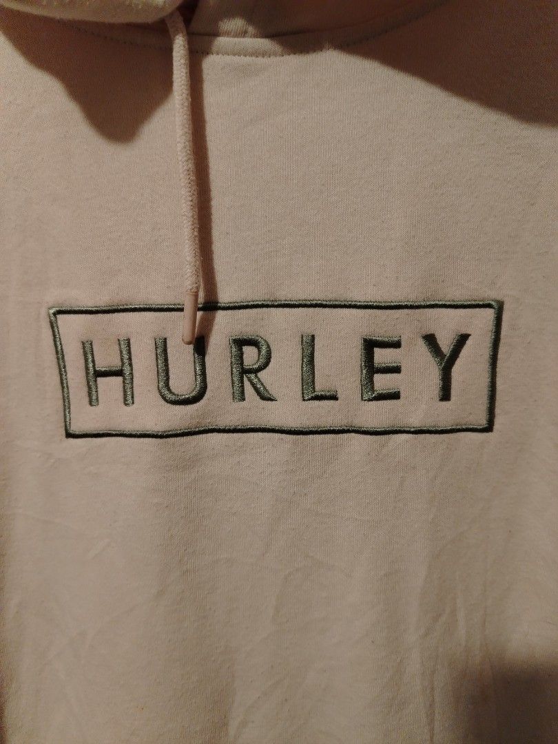 Hurley Hoodie (Category: Coats, Jackets and Outerwear) located in Candijay. Submitted by 6312_streetwear (Listing ID 1466787897, Image 2). Description: 22x28.