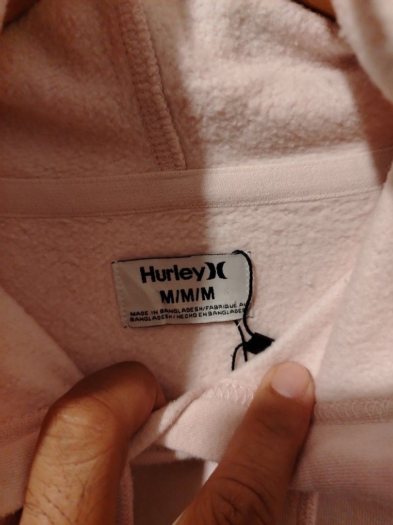 Hurley Hoodie (Category: Coats, Jackets and Outerwear) located in Candijay. Submitted by 6312_streetwear (Listing ID 1466787897, Image 3). Description: 22x28.