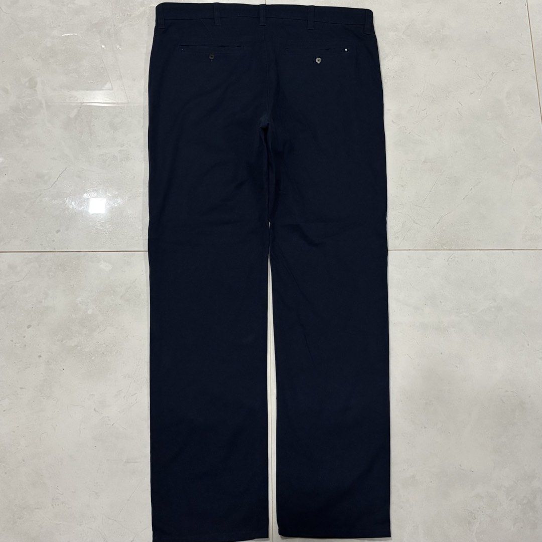 Hurley pants (Category: Chinos) located in Cebu City. Submitted by florianmiral (Listing ID 1466825561, Image 3). Description: Hurley pants Excellent condition 36 W 19.5 L 43.5.