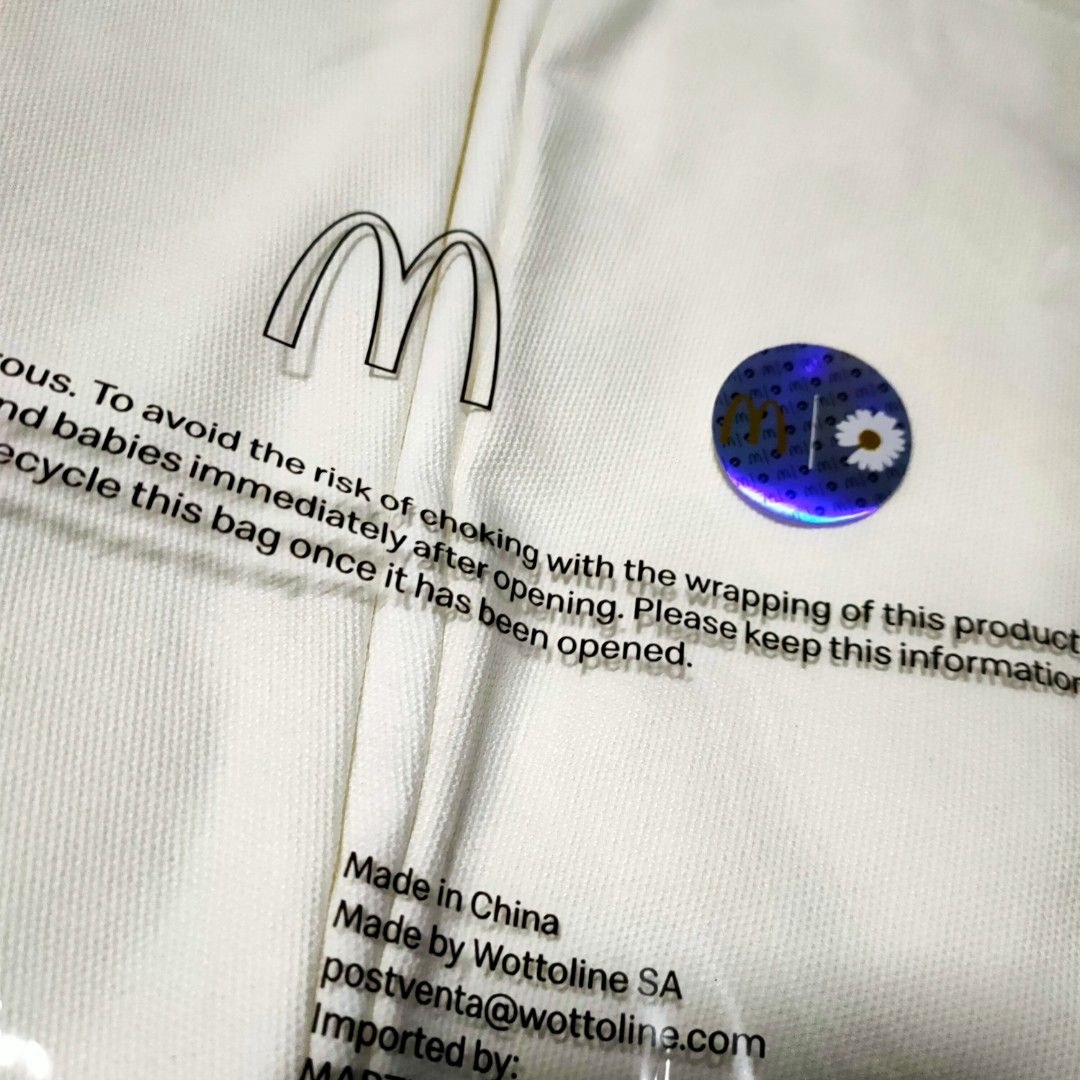 [ICONIC] McDonald's x PEACEMINUSONE Tote Bag (Category: Tote Bags) located in Singapore. Submitted by nofrillsfactoryoutlet (Listing ID 1466936076, Image 7). Description: 100% Authentic and Brand New in Packaging. ⭐Brand : MacDonald's X PEACEMINUSONE ⭐Type : Tote Bag ⭐Colour : Cream White ⭐Self-Collection : Kadaloor LRT / Punggol MRT ⭐Postage : SMARTPAC to letterbox ⚡ DIMENSIONS (Approx)⚡ - 52*36*43cm - Double Handle drop : 27cm ⚡KEY FEATURES⚡ - 
