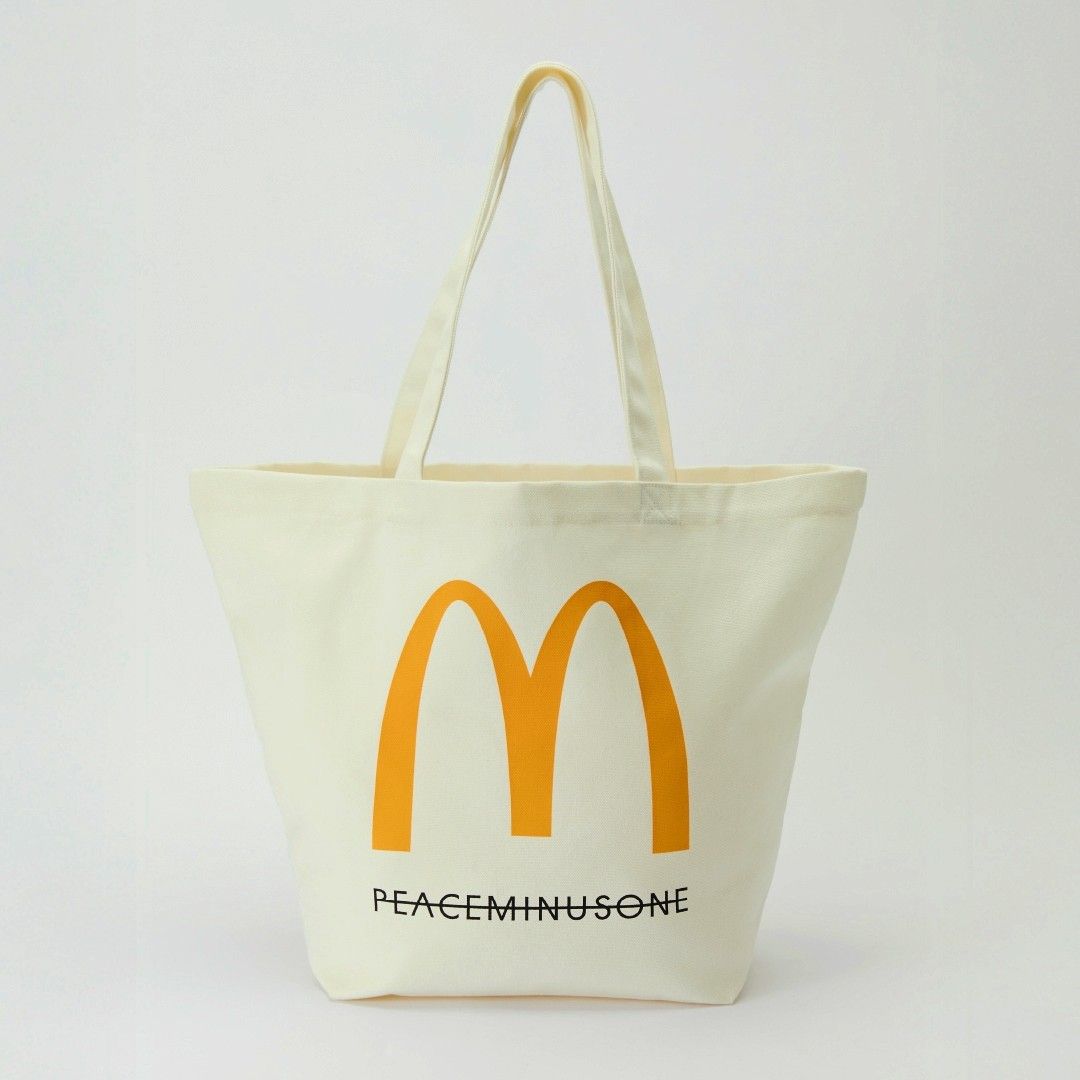 [ICONIC] McDonald's x PEACEMINUSONE Tote Bag (Category: Tote Bags) located in Singapore. Submitted by nofrillsfactoryoutlet (Listing ID 1466936076, Image 2). Description: 100% Authentic and Brand New in Packaging. ⭐Brand : MacDonald's X PEACEMINUSONE ⭐Type : Tote Bag ⭐Colour : Cream White ⭐Self-Collection : Kadaloor LRT / Punggol MRT ⭐Postage : SMARTPAC to letterbox ⚡ DIMENSIONS (Approx)⚡ - 52*36*43cm - Double Handle drop : 27cm ⚡KEY FEATURES⚡ - 