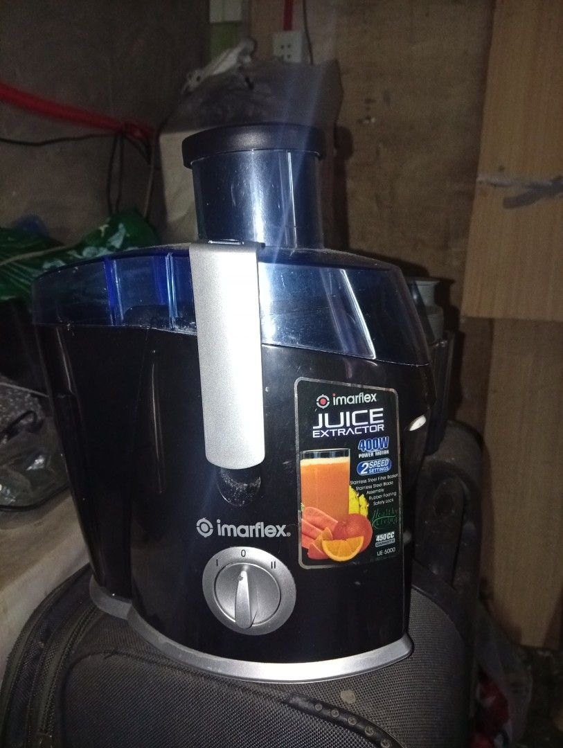 Imarflex Juice Extractor 400W 2-Speed Model UE-5000 (Category: Juicers, Blenders & Grinders) located in Makati City. Submitted by boomtarat.396 (Listing ID 1466806318, Image 1). Description: CEMBO TAGUIG location - Brand: Imarflex - Model: UE-5000 - Power: 400W motor with 2 speed settings - Material: Stainless steel filter basket and blade assembly - Design: Black body with blue translucent lid and locking arm - Inclusions: 530ml measuring cup an