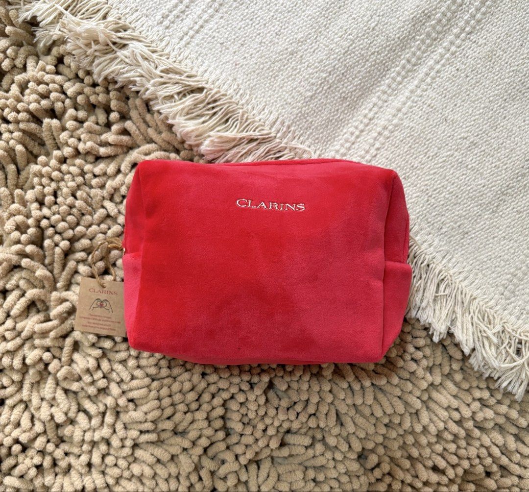 Imported Clarins Pouch (Category: Purses & Pouches) located in Quezon City. Submitted by heartshop.ph (Listing ID 1466858134, Image 1). Description: .