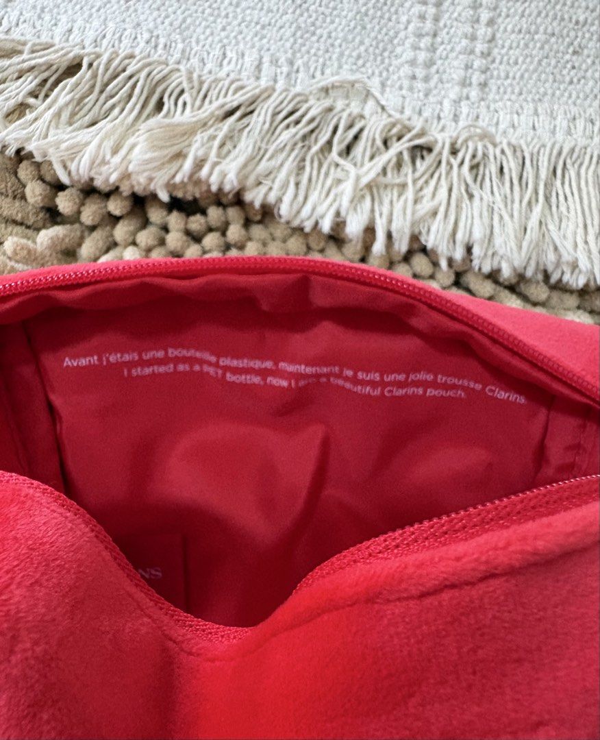 Imported Clarins Pouch (Category: Purses & Pouches) located in Quezon City. Submitted by heartshop.ph (Listing ID 1466858134, Image 3). Description: .