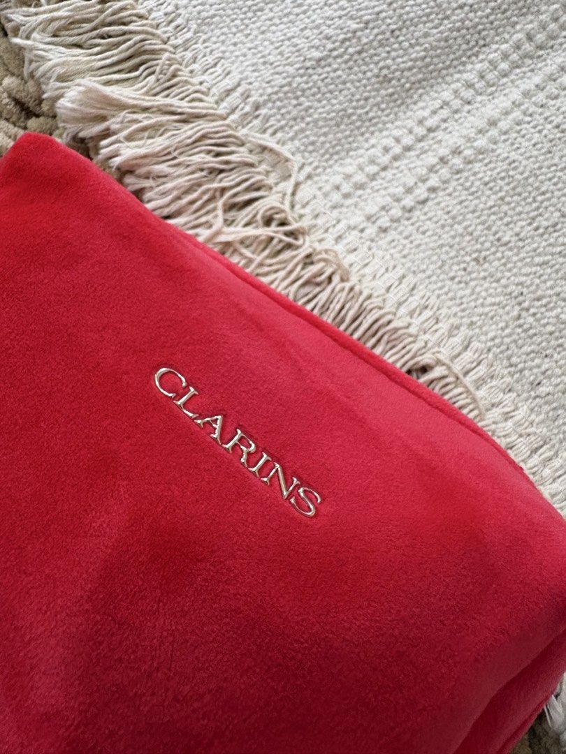 Imported Clarins Pouch (Category: Purses & Pouches) located in Quezon City. Submitted by heartshop.ph (Listing ID 1466858134, Image 2). Description: .