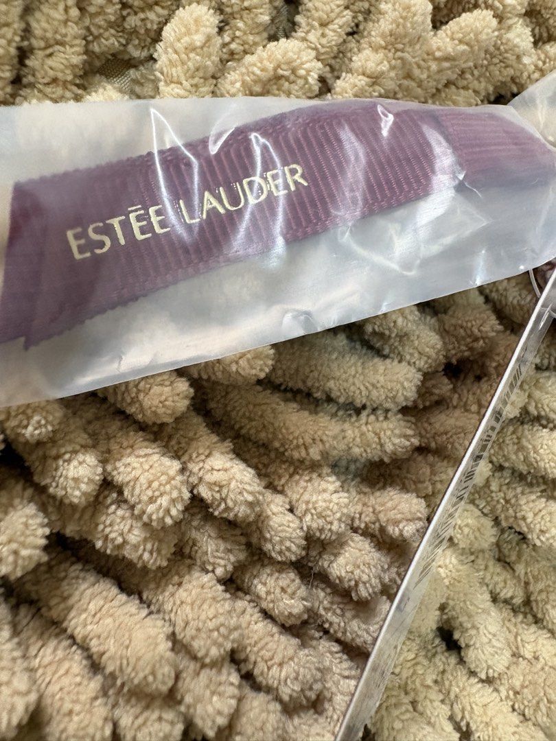 Imported Estee Lauder Coin purse/ pouch (Category: Purses & Pouches) located in Quezon City. Submitted by heartshop.ph (Listing ID 1466855011, Image 3). Description: Super cute and nice nito get niyo! Original Estee Lauder! .