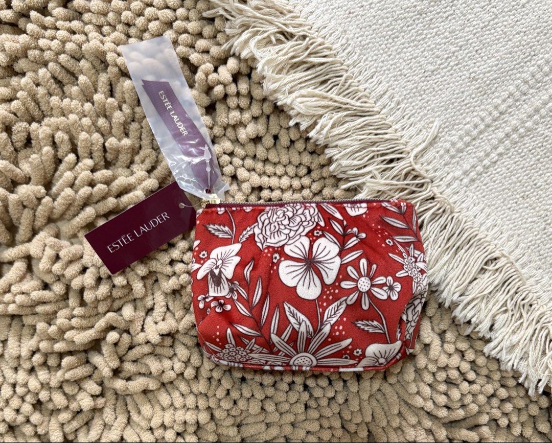 Imported Estee Lauder Coin purse/ pouch (Category: Purses & Pouches) located in Quezon City. Submitted by heartshop.ph (Listing ID 1466855011, Image 1). Description: Super cute and nice nito get niyo! Original Estee Lauder! .