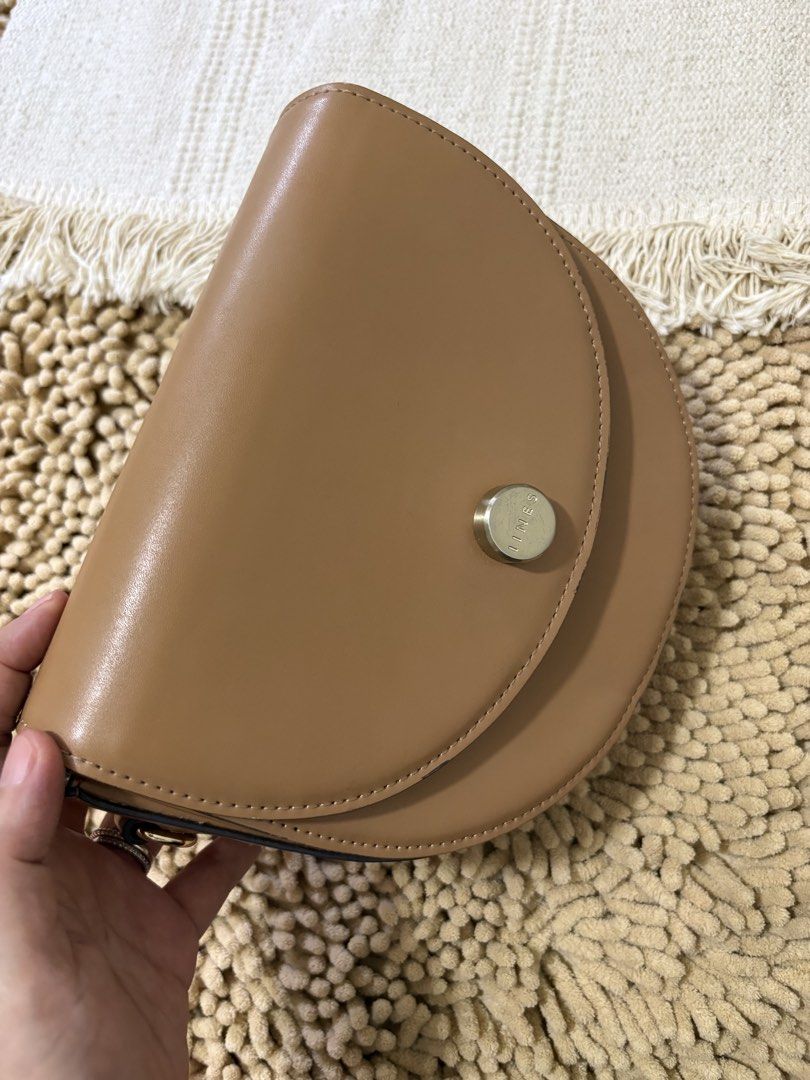 Imported Iines sling leather bag (Category: Cross-body Bags) located in Quezon City. Submitted by heartshop.ph (Listing ID 1466785609, Image 1). Description: preloved bag from korea.