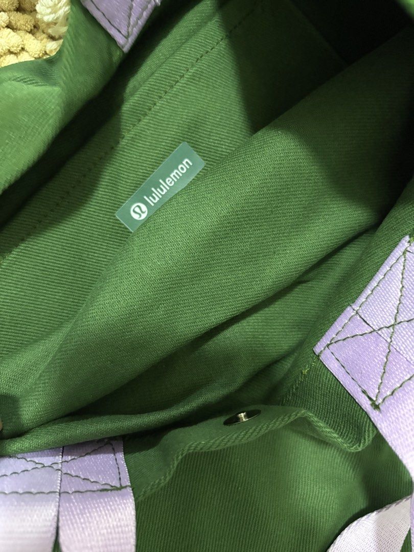 Imported Lululemon tote bag (Category: Tote Bags) located in Quezon City. Submitted by heartshop.ph (Listing ID 1466781972, Image 2). Description: Thick canvas material .