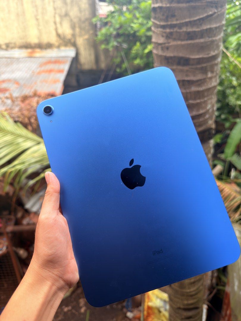 Ipad 10th gen Wifi (Category: iPad) located in Manila. Submitted by sorxno (Listing ID 1466801402, Image 1). Description: 64 gb inclusions: unit and charger cable.