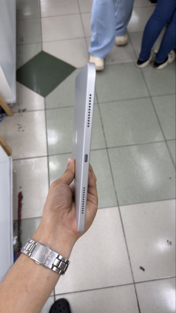 iPad 11th Gen 128gb 100% BH 18cc (Category: iPad) located in Manila. Submitted by carimgadgets (Listing ID 1466931060, Image 3). Description: .