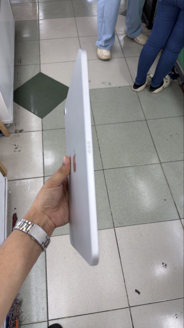 iPad 11th Gen 128gb 100% BH 18cc (Category: iPad) located in Manila. Submitted by carimgadgets (Listing ID 1466931060, Image 2). Description: .