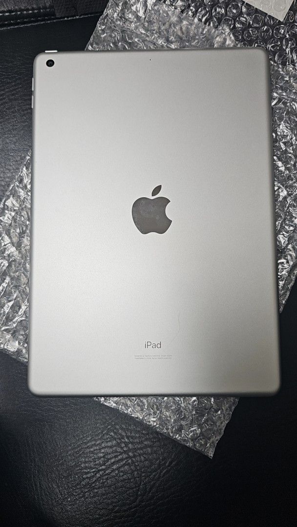 IPAD 8 32gb Wifi （分類：平板電腦 - iPad）位於 Hong Kong。 由 zenpenguin_30a08e 提交（商品編號 1466790036，圖片 2）。簡介： IPAD 8 32GB WIFI AS NEW CONDITION FULLY FUNCTIONAL. BUY WITH CONFIDENCE. SILVER COLOR.。
