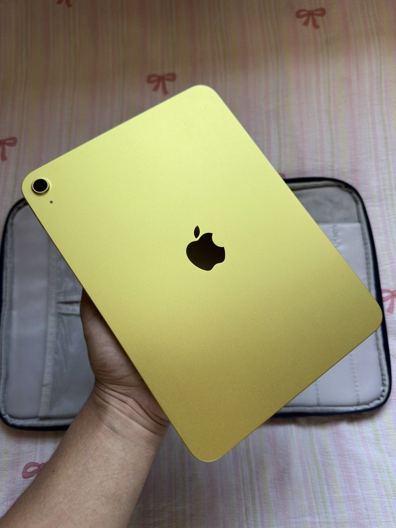 Ipad A16 11th Gen (256 GB) Yellow (Category: iPad) located in Cavite. Submitted by densansae (Listing ID 1466774559, Image 2). Description: FS: Ipad A16 11th Gen (256 GB) Yellow ₱27,500 ( Negotiable ) No Issue / No dents / All working Under Warranty Until October 28, 2026 🔋 100% Batthealth • 84 Cycle Count Only ✅Finger Print Working ✅Naka Paper Like Screen Protector nadin * Inclusions: Original Brick and Connector / Ipad Bag MOP 💰Gcash, Bank, C