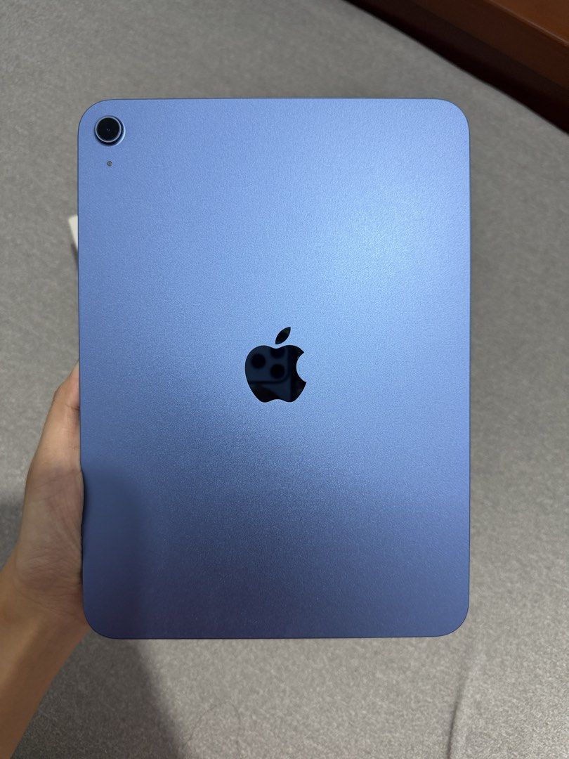 Ipad A16 128gb (Category: iPad) located in Marilao. Submitted by jerjalon (Listing ID 1466885123, Image 2). Description: ipad A16 128gb wifi only 93% batthealth 201 cc bought from the loop used for a yr only with small scratches sa magnet part ng pencil dahil sa pencil pero di halata no other issues na, all working with box, goojodoq pencil, ipad pouch, case and receipt.