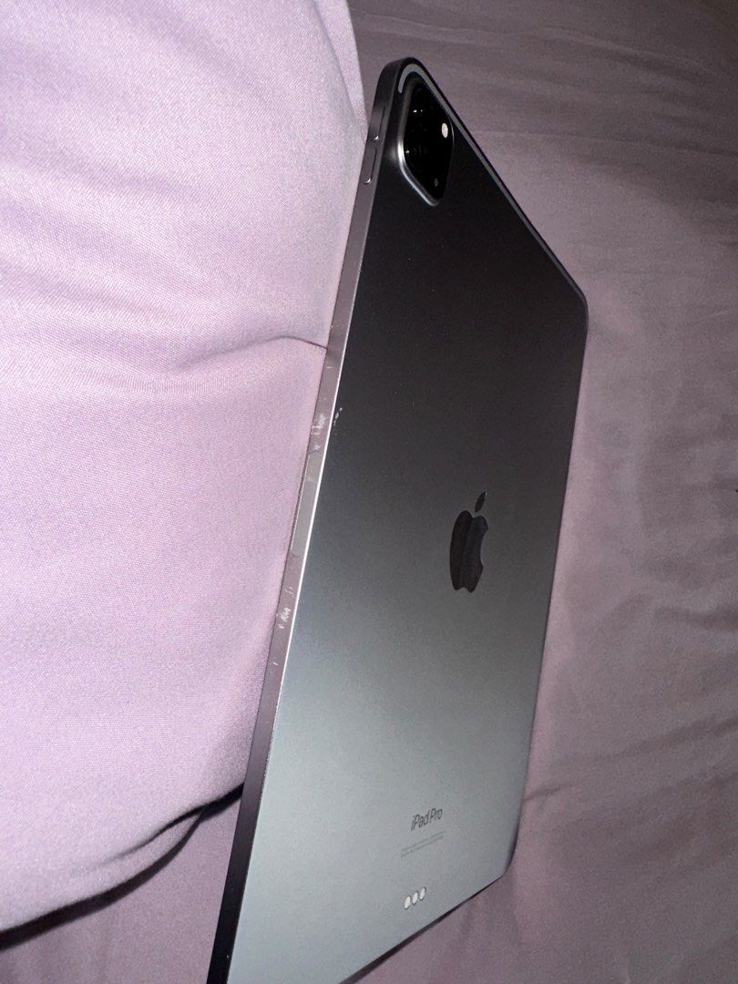 Ipad Pro M2 (11-inch)(4th Generation) (Category: Laptops & Notebooks) located in Andop. Submitted by swiftwolf.49b15b (Listing ID 1466919937, Image 2). Description: No issues 128gb Wifi only Used for Medicine study now selling it No issues completely flawless.