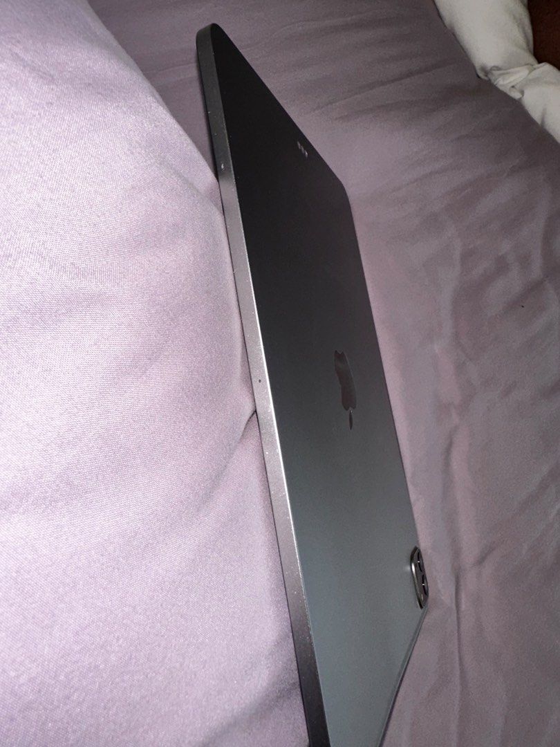 Ipad Pro M2 (11-inch)(4th Generation) (Category: Laptops & Notebooks) located in Andop. Submitted by swiftwolf.49b15b (Listing ID 1466919937, Image 3). Description: No issues 128gb Wifi only Used for Medicine study now selling it No issues completely flawless.