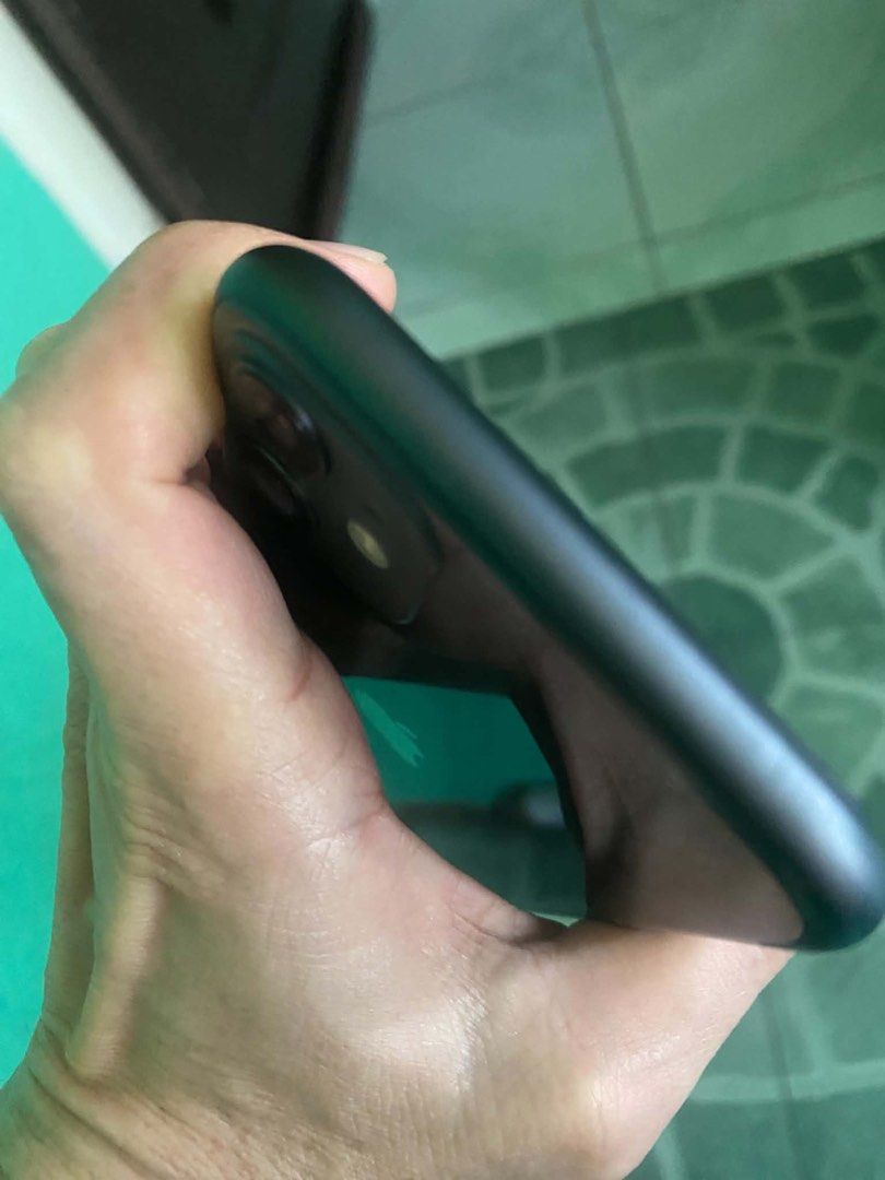 iphone 11 (Category: iPhone 11 Series) located in Cavite. Submitted by argeteherbert03 (Listing ID 1466949165, Image 1). Description: issue replace lcd but jk brand quality sya at very responsive touch 100 bh foxconn battery .