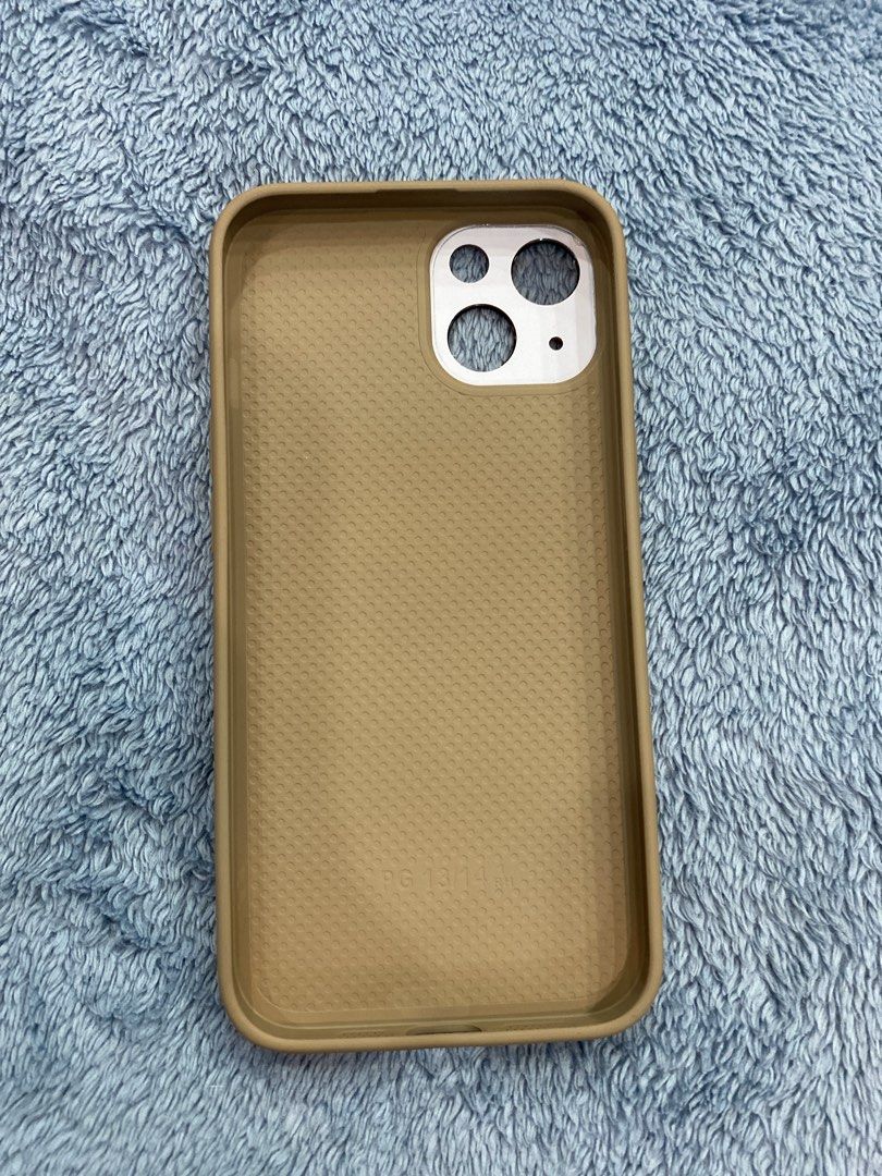 iPhone 12 Phone Case Brown (Category: Cases & Sleeves) located in Manila. Submitted by j9e0fri_2025 (Listing ID 1466946668, Image 2). Description: -color brown iPhone 12 phone case -perfect condition, no scratches or marks -high quality and perfect fit.