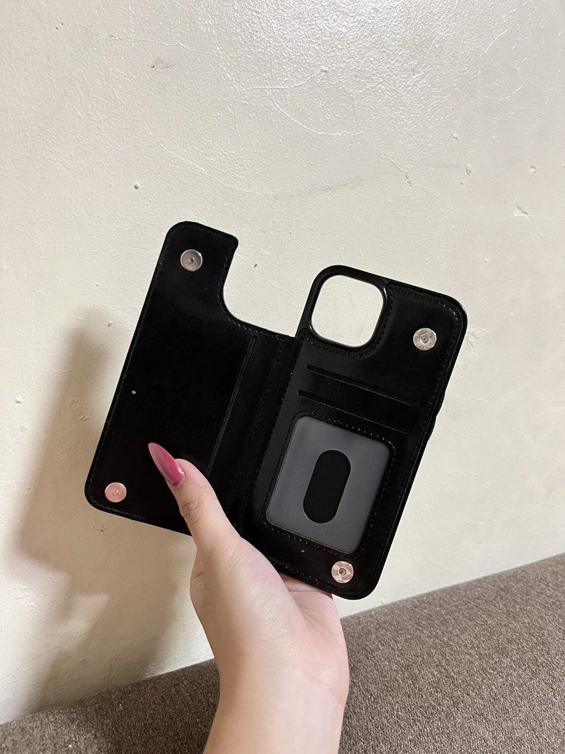 IPHONE 13 CASE (Category: Cases & Sleeves) located in San Pedro. Submitted by sie_declutters (Listing ID 1466803726, Image 2). Description: .