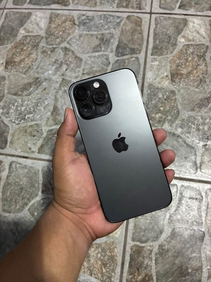 Iphone 14 pro max (Category: iPhone 14 Series) located in Manila. Submitted by maryjoy10 (Listing ID 1466776984, Image 1). Description: For sale or swap Iphone 14 pro max 128gb 75% Battery health Smartlock Unit, cord and cases only If sale 23,990 fix na If swap 25,990 value.