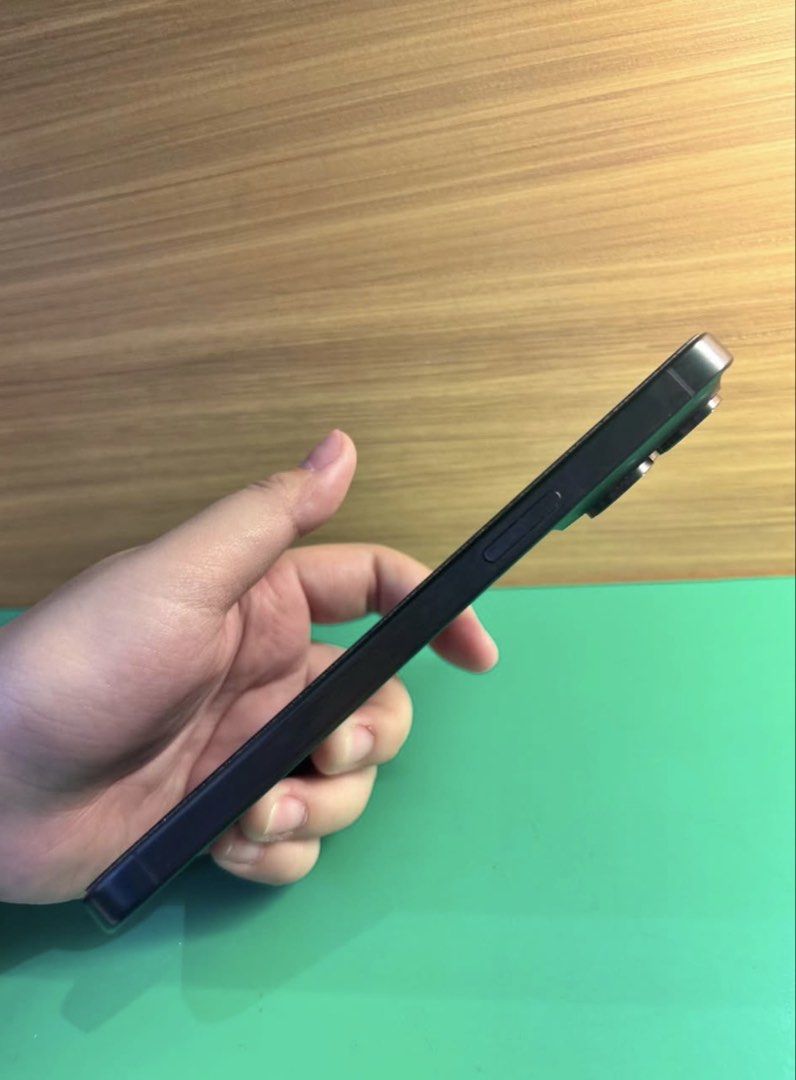 Iphone 15 Pro Max 256gb (Category: iPhone 15 Series) located in Caloocan City. Submitted by nzanehernandez06-46835 (Listing ID 1466882645, Image 2). Description: iPhone 15 Pro Max 256gb Condition: •First owner (from globe plan) •No Sim Restriction •Black Titanium •No issue/No history of repair •Face ID working & True Tone working •Can pass as like new condition (physical) Only issue: Service Battery Health Test and reset all you want during meetu