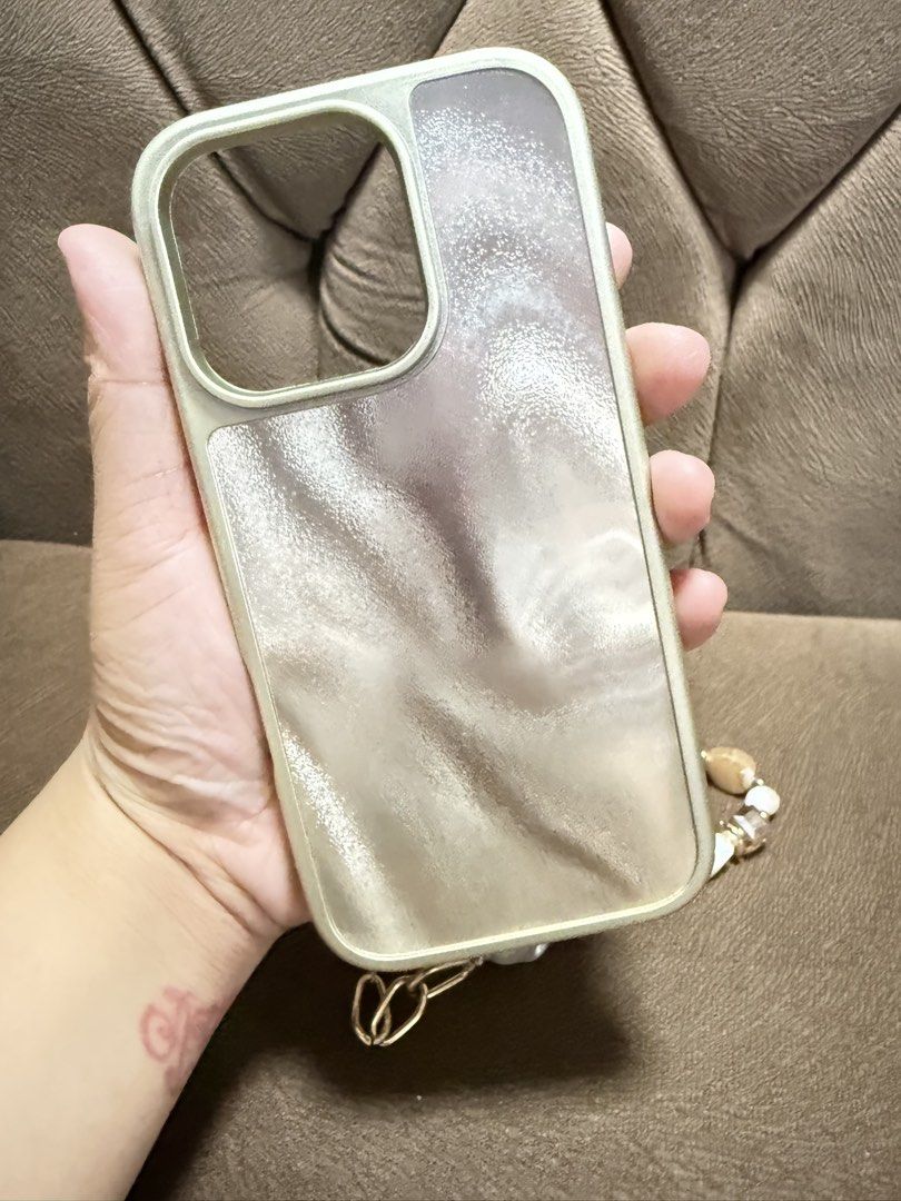 Iphone 16 pro case (Category: Cases & Sleeves) located in Caloocan City. Submitted by gmmrfls (Listing ID 1466885601, Image 2). Description: .