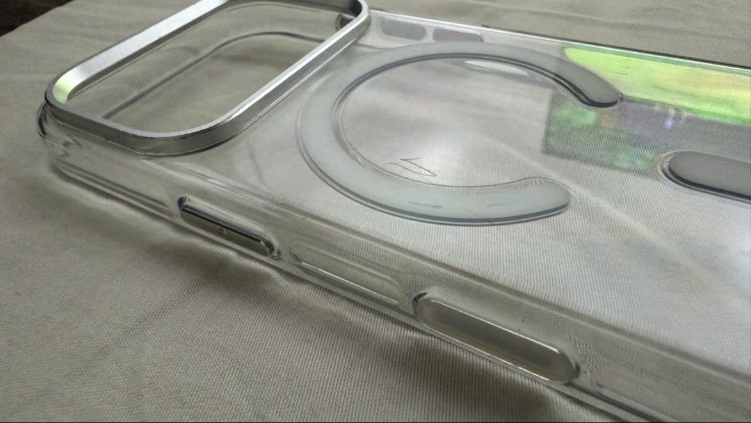 iPhone 17 Pro Clear Case (Category: Cases & Sleeves) located in Makati City. Submitted by appleadora (Listing ID 1466906473, Image 2). Description: ₱100 for the clear case No brand No box Minor flaws: See last photo.