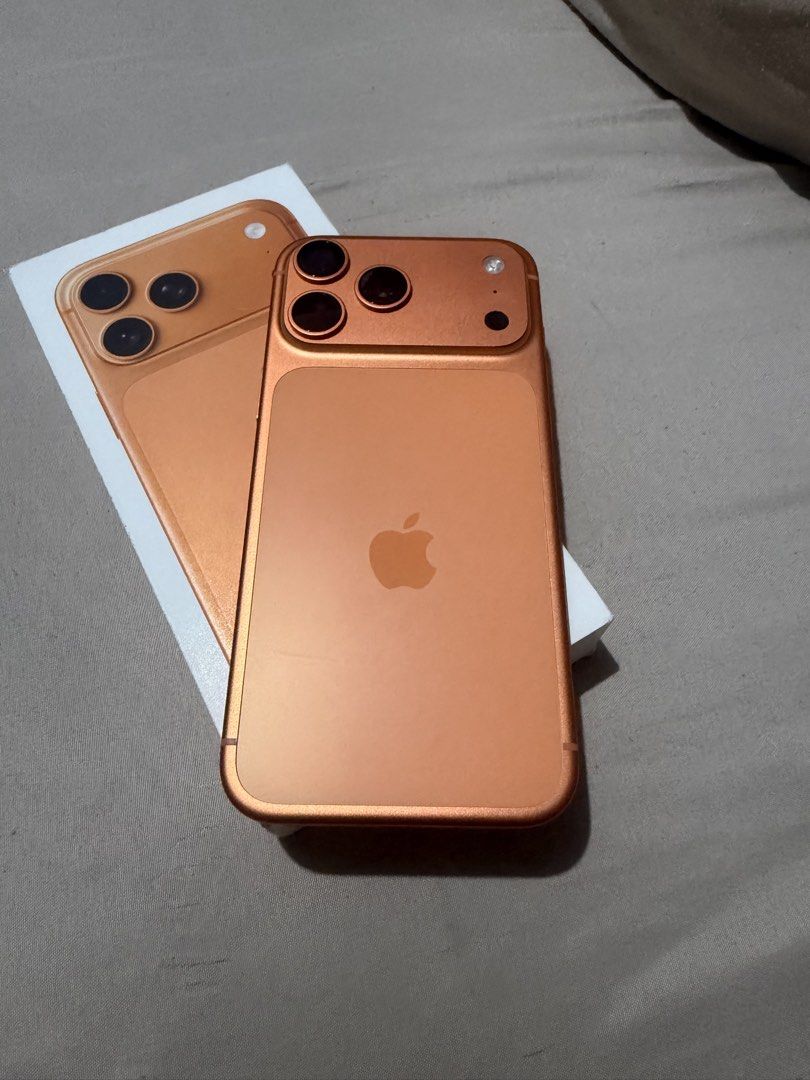 Iphone 17 pro max 256 (Category: iPhone 17 Series) located in Muntinlupa City. Submitted by lloydsky17 (Listing ID 1466912256, Image 3). Description: Iphone 17 pro max 256g Smart lock No issue Makinis 63k fixed.