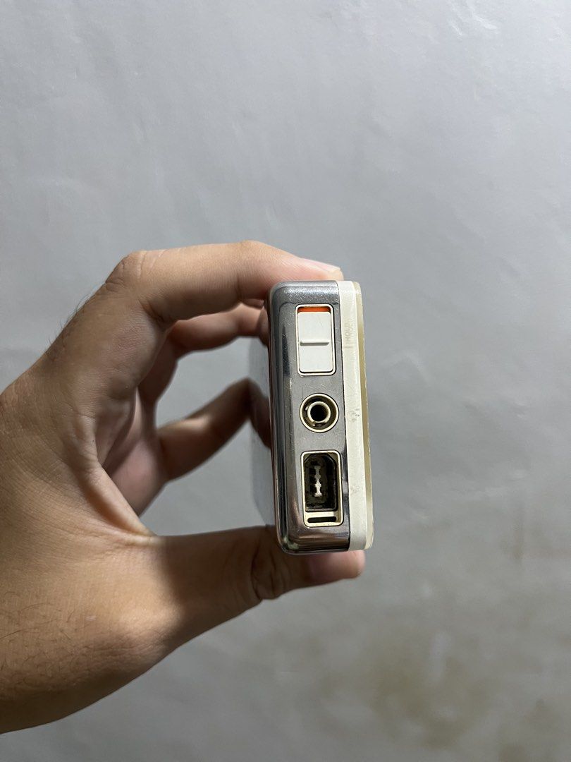 iPod classic 2nd gen 20gb thick version (Category: Portable Music Players) located in Manila. Submitted by apple_siri (Listing ID 1466862247, Image 2). Description: Super rare unit highly collectible Untested unit no charger As is po ito dm your offer.