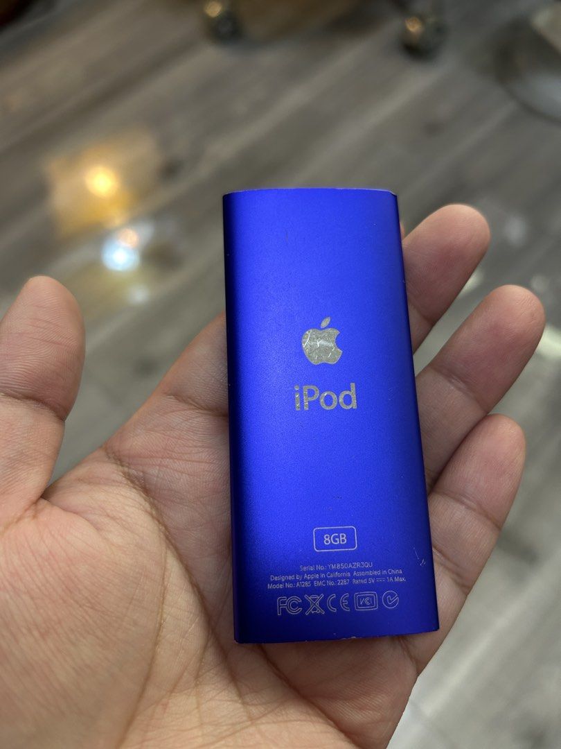 iPod Nano 4th gen (Category: Portable Music Players) located in Quezon City. Submitted by fran_fair (Listing ID 1466824594, Image 2). Description: 🎧 iPod Nano 4th gen purple, 8gb 🎧 ₱2.9k (nego) 🎧 GCash or COD thru lalamove 🎧 QC weekends, Malabon weekdays Has minimal scratches but very good battery! No syncing problem and comes with charging cord 🫶🏼.